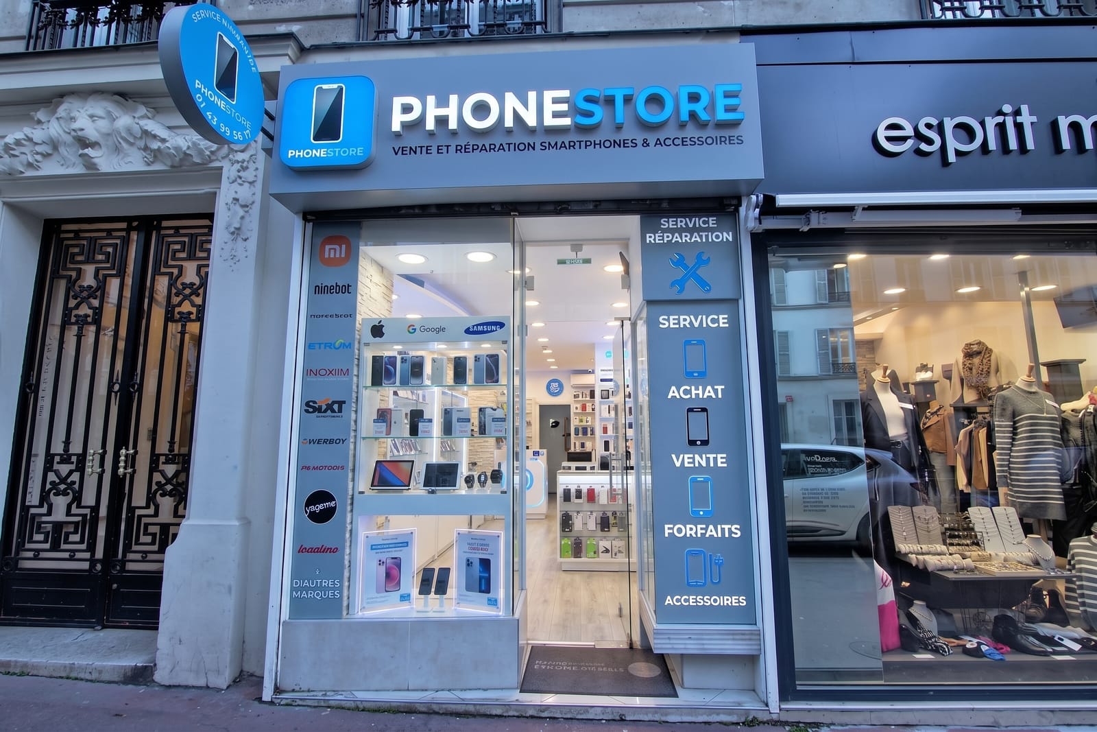 Devanture du magasin Maroc Phone à Casablanca (Aïn Chock)